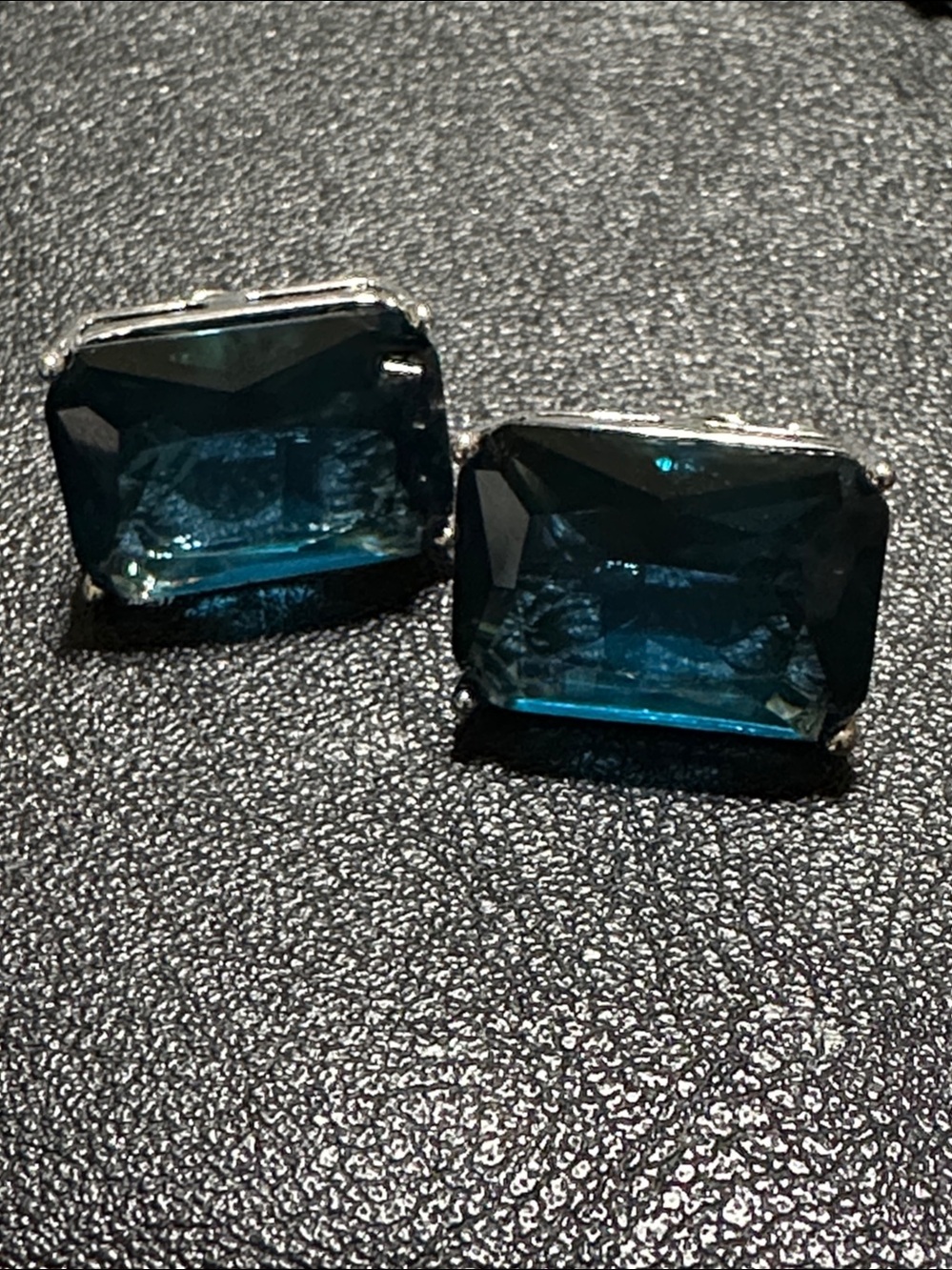 TAHARI Silver Tone Statement Blue Stone Clip On Earrings - Picture 9 of 16